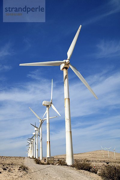 Windkraftanlagen. Fotografiert auf den Kanarischen Inseln Windkraftanlagen