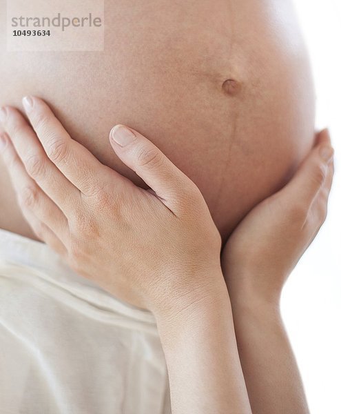 MODELL FREIGEGEBEN. Unterleib einer schwangeren Frau Unterleib einer schwangeren Frau