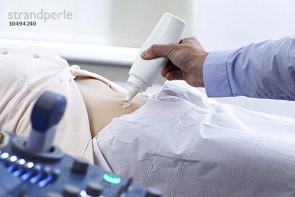 MODELL FREIGEGEBEN. Schwangerschaft-Ultraschalluntersuchung Schwangerschaft-Ultraschalluntersuchung