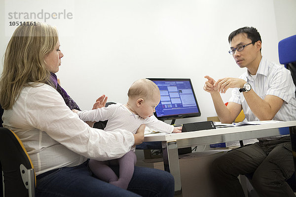 Reportage in einer Kinderarztpraxis in Lausanne  Schweiz.