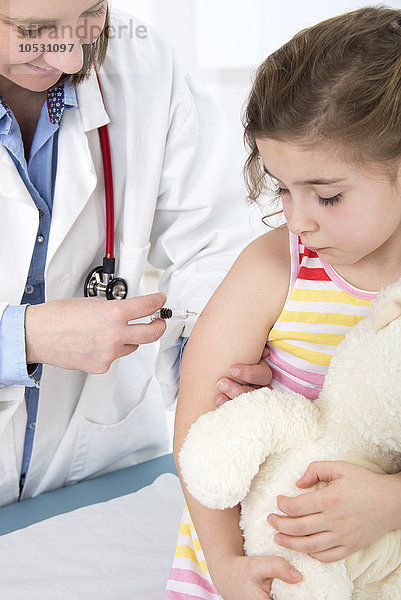 Impfung eines Kindes