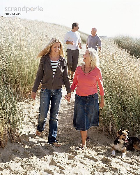 Familienwandern auf Dünen