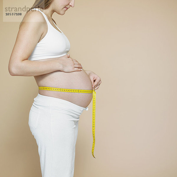 Schwangerschaftsbuckel mit Maßband  Profil