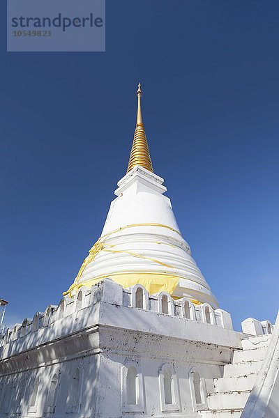 Wat Phra Chedi Luang Tempel  auf dem Khao Tang Kuan Hügel  Songkhla  Thailand  Asien