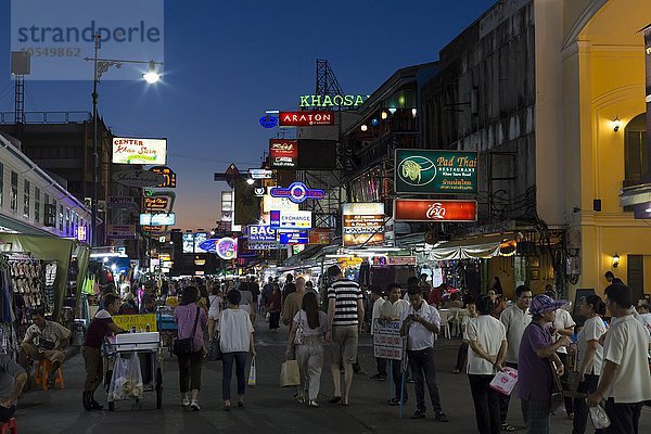 Khao San Road  auch Khaosan Road  bei Nacht  Bangkok  Thailand  Asien