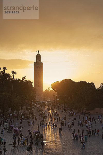 Koutoubia Moschee bei Sonnenuntergang  Marrakesch  Marokko  Afrika