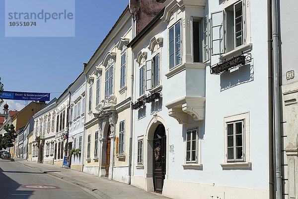 Straßenzug mit Haydn-Haus in Joseph-Haydn-Gasse  Altstadt  Eisenstadt  Burgenland  Österreich  Europa