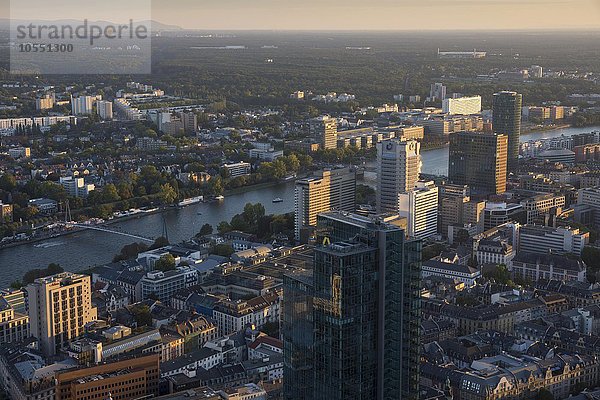 Stadtansicht mit Main  Ausblick vom Maintower  Frankfurt am Main  Hessen  Deutschland  Europa