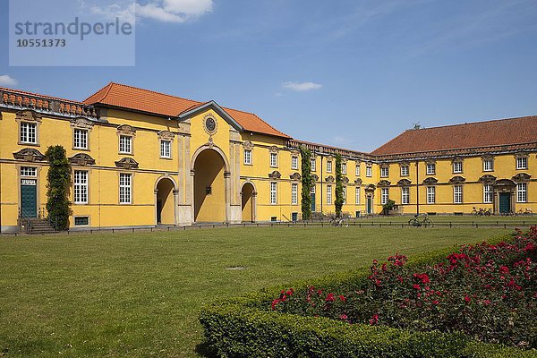 Schlossgarten mit Schloss und Universität  Osnabrück  Niedersachsen  Deutschland  Europa