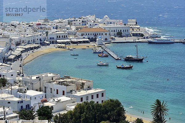 Ausblick auf den Hafen von Mykonos-Stadt oder Chóra  Mykonos  Kykladen  Griechenland  Europa