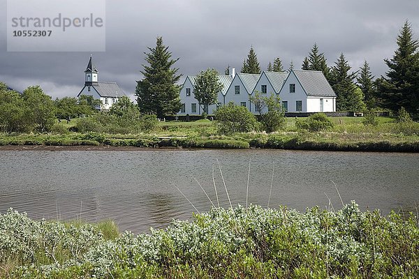 Kirche und Wohnhäuser  Thingvellir  Hvalfjörour  Island  Europa