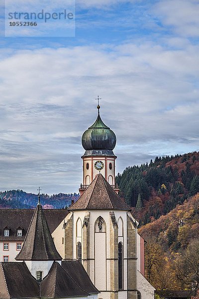 Kloster St. Trudpert im Herbst  ehemaliges Benediktinerkloster  Münstertal  Schwarzwald  Baden-Württemberg  Deutschland  Europa