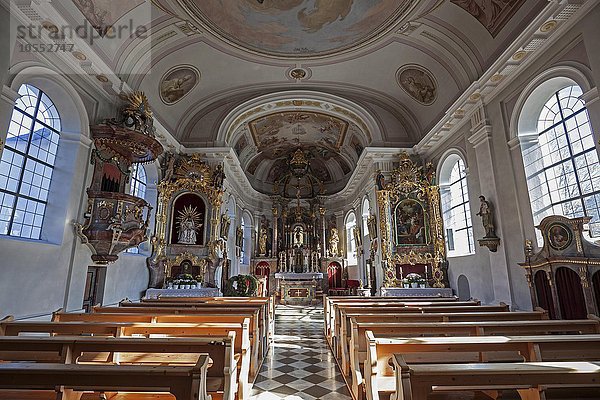 Kirche  Pfarrkirche zum heiligen Wendelin  Innenansicht  Grän im Tannheimer Tal  Tirol  Österreich  Europa