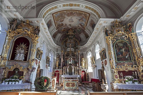 Kirche  Pfarrkirche zum heiligen Wendelin  Innenansicht  Altarraum  Grän im Tannheimer Tal  Tirol  Österreich  Europa