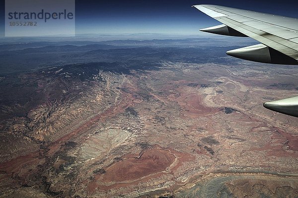 Ausblick vom Flugzeug auf die Umgebung um Caineville  Utah  USA  Nordamerika