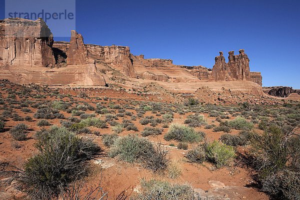 Courthouse Towers  rechts Three Gossips  Arches National Park  Utah  USA  Nordamerika