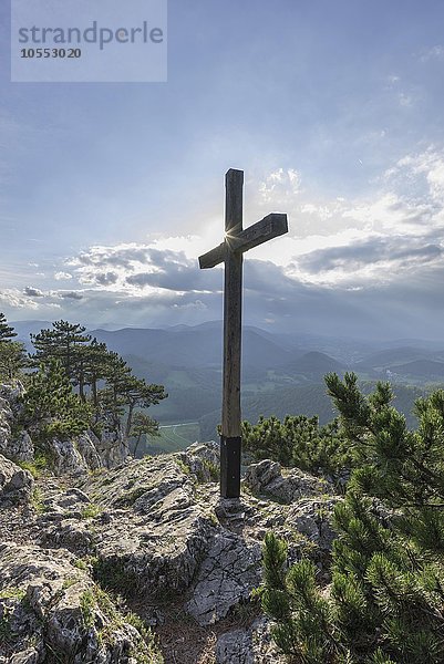 Gipfelkreuz  Peilstein  Wienerwald  Niederösterreich  Österreich  Europa