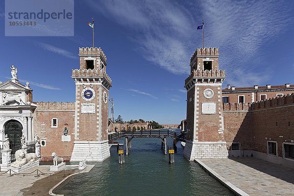 Wassertor und Türme des Arsenal  ehemalige Flottenbasis der Republik Venedig  Stadtteil Castello  Venedig  Venetien  Italien  Europa