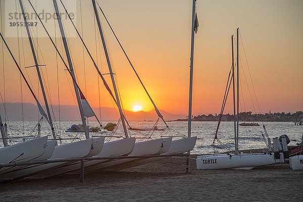 Segelboote im Sonnenuntergang  Robinson Club Pamfilya  Side-Sorgun  Side Belediyesi  Antalya  Türkei  Asien