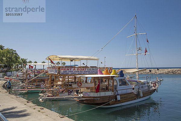 Ausflugsboote im Hafen  Side  Side Belediyesi  Antalya  Türkei  Asien