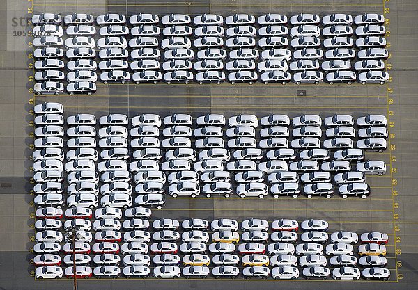 Neuwagen der Firma Audi zum Verschiffen  Uni Kai im Hamburger Hafen  Hamburg  Deutschland  Europa