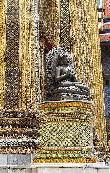 Buddha Statue  Phra Mondop  Wat Phra Kaeo Tempel  Königspalast  Bangkok  Zentralthailand  Thailand  Asien