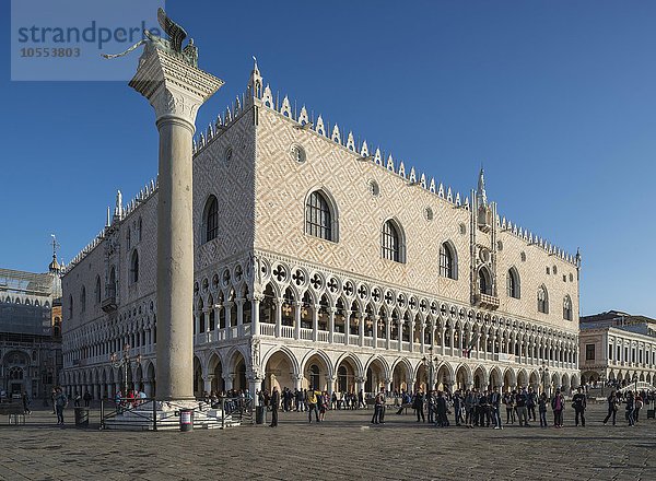 Piazzetta San Marco mit Dogenpalast und Säule mit Marcuslöwe  San Marco  Venedig  Venezia  Veneto  Venetien  Italien  Europa