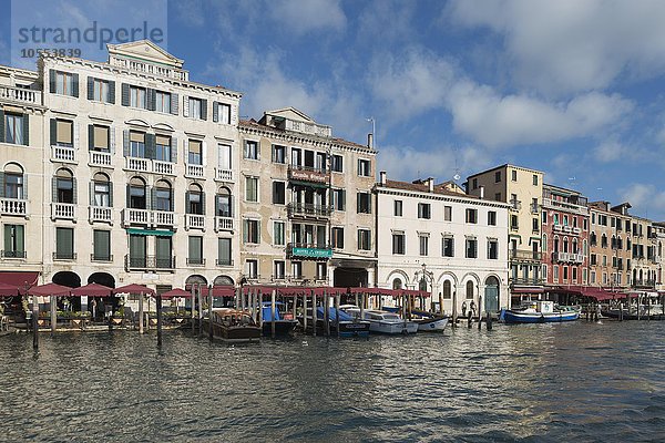 Fondamenta del Vin  Hotel Ovidius  Häuserzeile an der Rialto-Brücke  Canal Grande  Cannaregio  Venedig  Veneto  Italien  Europa