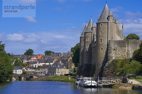 Schloss Josselin mit der Oust  Canal de Nantes à Brest  Josselin  Pontivy  Morbihan  Bretagne  Frankreich  Europa