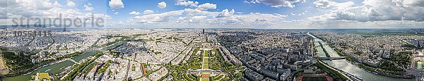360 Grad Panorama  Ausblick vom Eifelturm  Fluss Seine  Parc du Champ de Mars  Jardins du Trocadéro  Place du Trocadéro et du 11 Novembre  Paris  Île-de-France  Frankreich  Europa