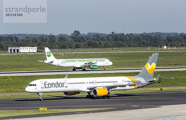 Condor Boeing 757 auf der Rollbahn  Germania Airbus A321 beim Start  Flughafen Düsseldorf-International  Düsseldorf  Nordrhein-Westfalen  Deutschland  Europa