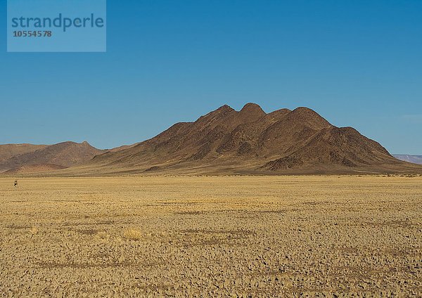 Bergrücken im Kulala Wilderness Reserve am Rande der Namib Wüste  Hardap  Namibia  Afrika