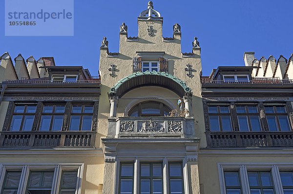 Mehrstöckiger Erker mit Balkon und Giebel eines Bürgerhauses  1897  Richard-Wagner-Strasse  München  Oberbayern  Deutschland  Europa