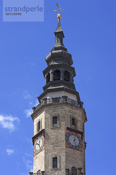 Detailansicht vom alten Rathausturm  blauer Himmel  Görlitz  Oberlausitz  Sachsen  Deutschland  Europa