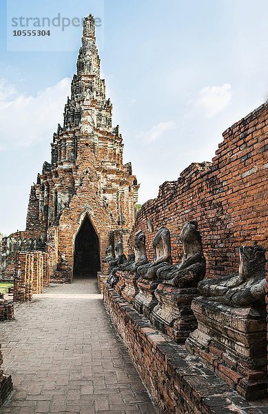 Buddha Statuen ohne Kopf  Buddhistischer Tempel  Wat Chai Watthanaram  Ayutthaya  Thailand  Asien