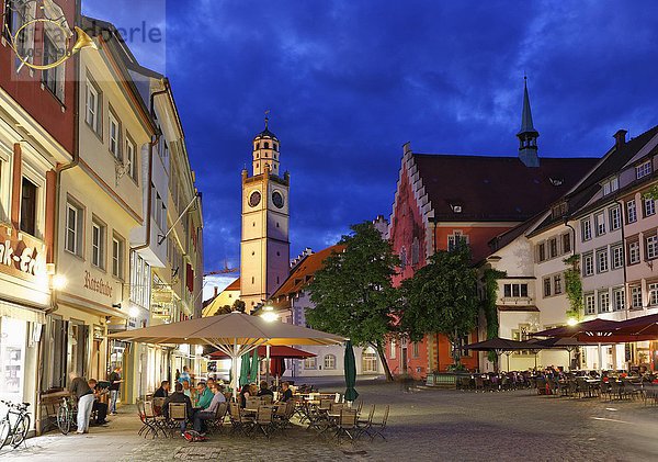 Marienplatz mit Blaserturm in Altstadt  Ravensburg  Oberschwaben  Baden-Württemberg  Deutschland  Europa