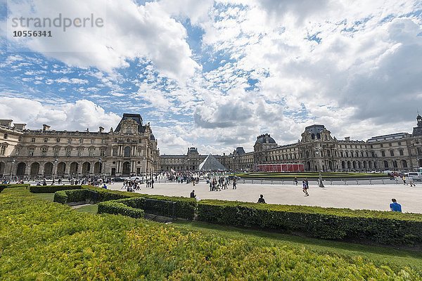 Jardin des Tuileries mit dem Museum Louvre  Paris  Île-de-France  Frankreich  Europa