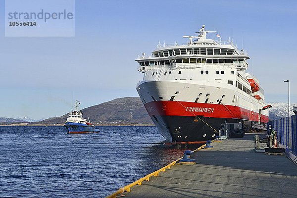Hurtigruten-Schiff Finnmarken am Anleger  Sandnessjøen  Insel Alsten  Nordland  Norwegen  Europa