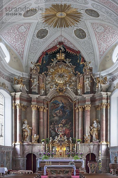 Altarraum  Dekanatspfarrkirche St. Johann  St. Johann  Tirol  Österreich  Europa