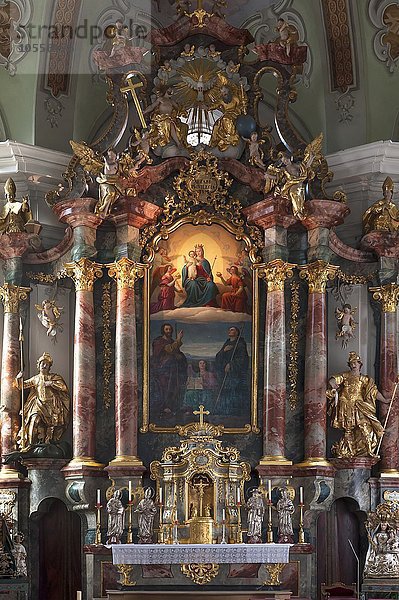 Hochaltar in der Barockkirche St. Jakob und St. Leonard  Hopfgarten im Thale  Brixental  Tirol  Österreich  Europa