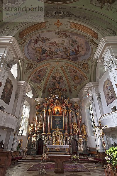 Altarraum der Barockkirche St. Jakob und St. Leonard  Hopfgarten im Thale  Brixental  Tirol  Österreich  Europa