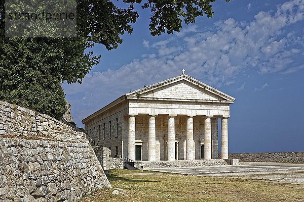 Kirche Agios Georgios  Basilika  Altstadt Kerkyra  Korfu Stadt  Unesco Weltkulturerbe  Insel Korfu  Ionische Inseln  Griechenland  Europa