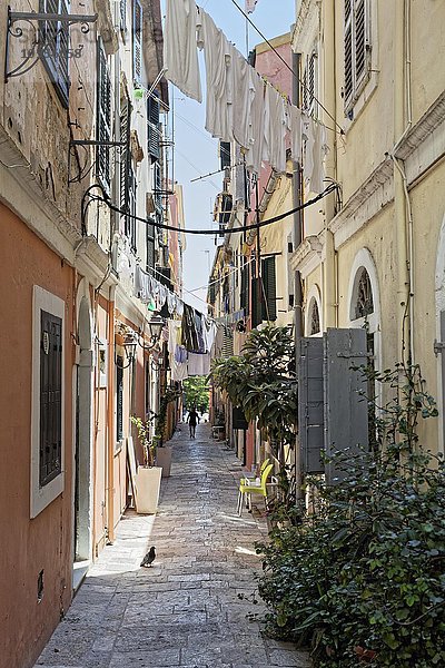 Enge Gasse  Wäsche auf Hängeleine  Altstadt Kerkyra  Korfu Stadt  Unesco Weltkulturerbe  Insel Korfu  Ionische Inseln  Griechenland  Europa