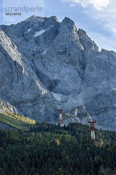 Gipfel der Zugspitze  unten Eibsee-Seilbahn  Grainau  Wettersteingebirge  Werdenfelser Land  Oberbayern  Bayern  Deutschland  Europa