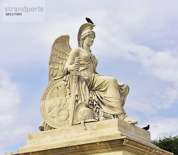 Statue  Siegesgöttin Nike an Brücke Alexandre III  Paris  Ile de France  Frankreich  Europa