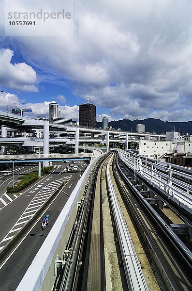 Schienen der Monorail  Ausblick auf Kobe  Insel Honshu  Japan  Asien