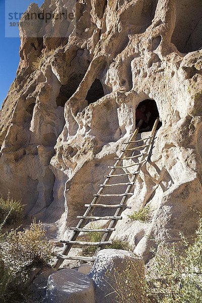 Ruinen  Wohnhöhlen der Pueblo-Indianer  Pueblo-Kultur  Bandelier National Monument  Los Alamos  New Mexico  USA  Nordamerika