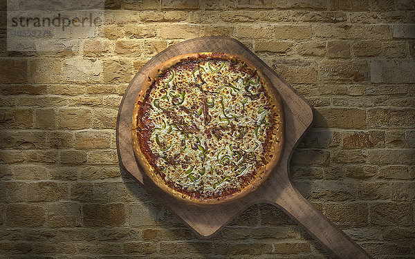 High Angle View von Pizza auf Schale