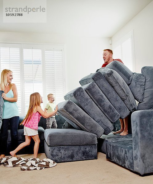 Familien-Stapelkissen im Wohnzimmer