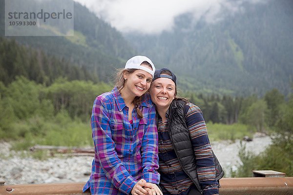 Wanderer posieren vor Wald im Hintergrund  Lake Blanco  Washington  USA